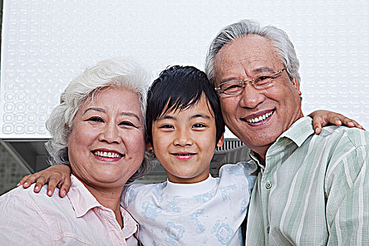 余杭保姆價格多少？全面了解如何選擇性價比高的保姆服務
