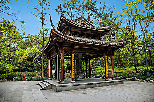 濟(jì)南保姆費(fèi)用揭秘：如何選擇合適的保姆，價(jià)格和服務(wù)的平衡之道