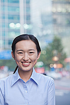 住家育兒嫂多少錢？解析費用背后的價值與選擇
