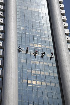 浦東育兒嫂一個月多少錢？了解市場行情，選擇合適的育兒嫂服務