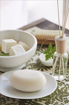 牛皮沙發(fā)清洗一次多少錢？全面解答及服務(wù)推薦