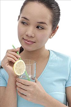 拉薩找保姆工作多少錢？揭秘高薪背后的行業內幕