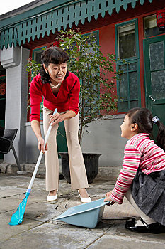 你知道鐘點(diǎn)工多少錢一個鐘嗎？揭秘鐘點(diǎn)工服務(wù)背后的秘密
